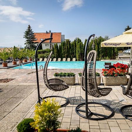 Vinosseum Bor- Es Apartmanhaz Шопрон Екстер'єр фото